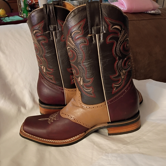 Men's Brown and Tan Western Boots - Picture 2 of 5